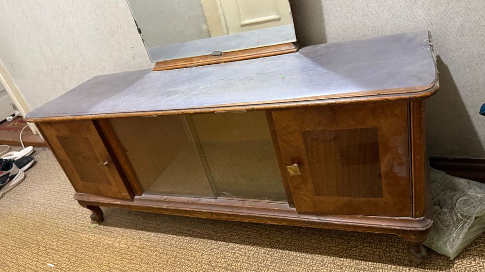 Трюмо с зеркалом