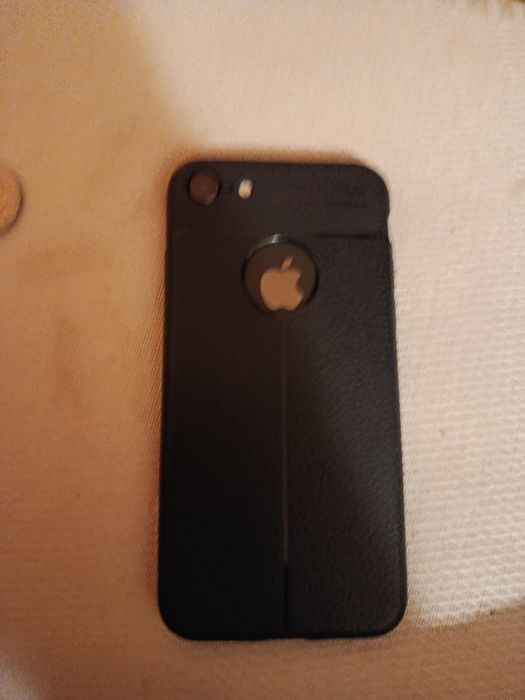 Iphone 8 с калъф и 75 капацитет на батерията и зарядно