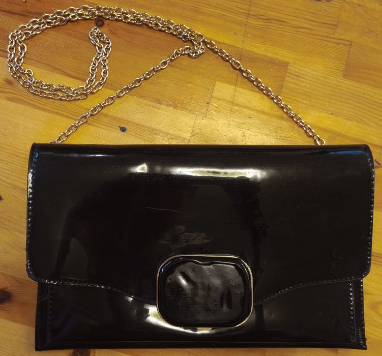 Клатч лаковый, с "золотой цепочкой"
