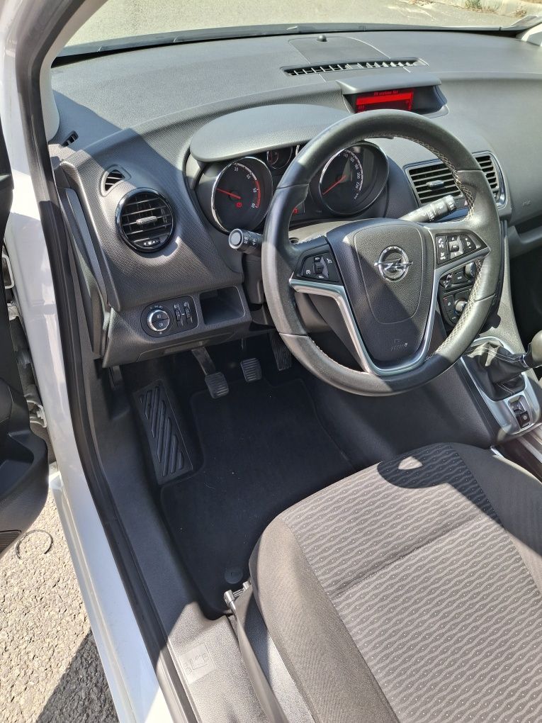 Vând Opel Meriva