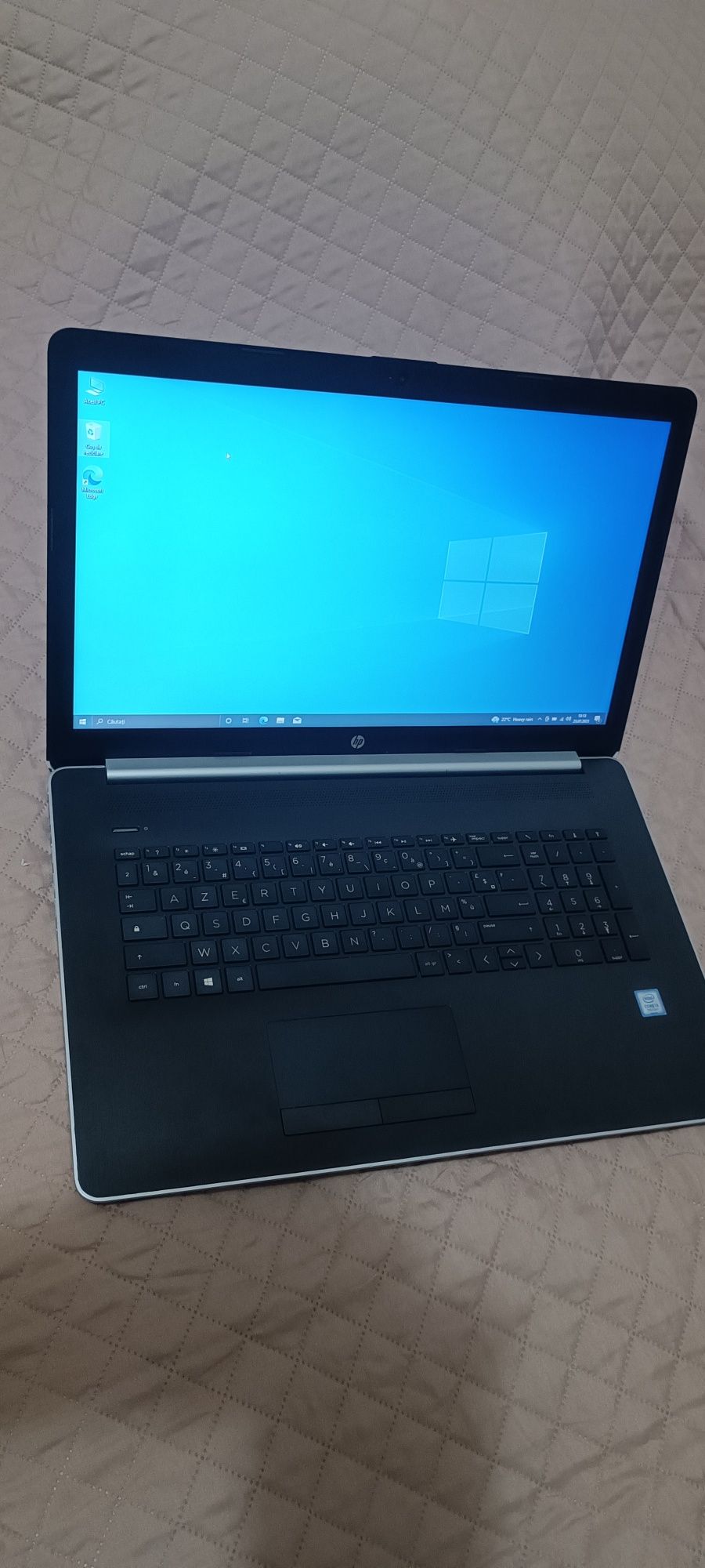 Laptop HP 17,3 inch / i3 gen7/ 8 gb/ ssd 256 /