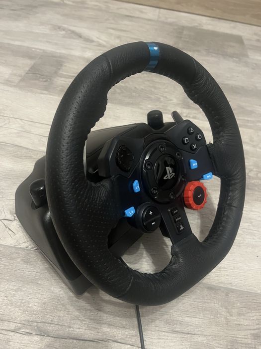 Продавам волан Logitech G29 с педали
