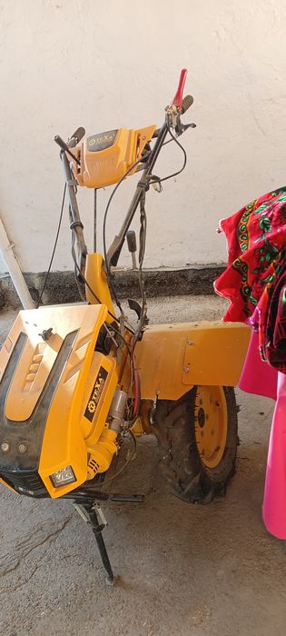 Мини трактор сотилади