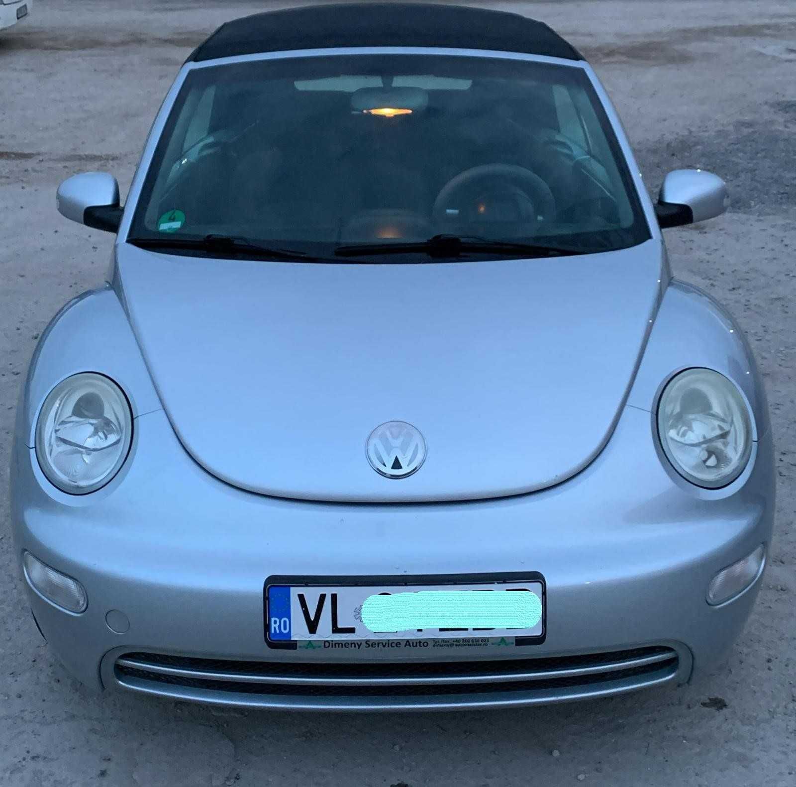 VW Beetle decapotabil bine întreținut