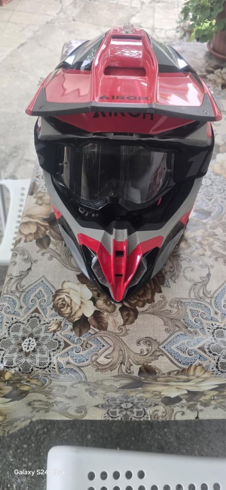 Airoh Twist 3 red king