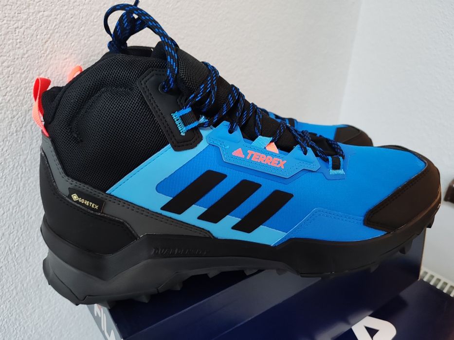 Vind ghete Terex Adidas mărimea 45  și 44.5 46