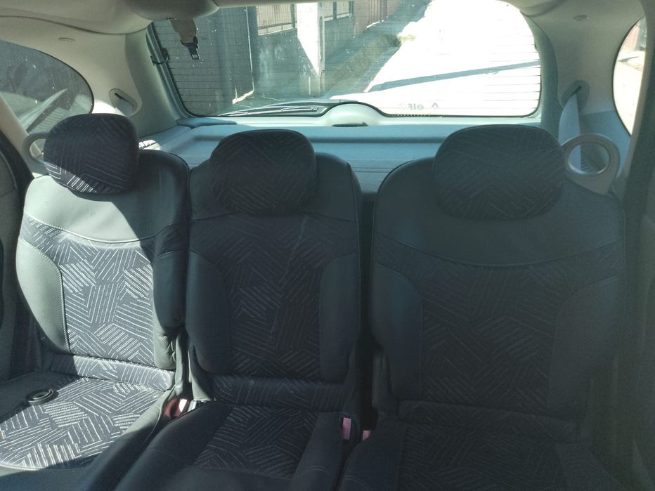 Vând Renault din 2003