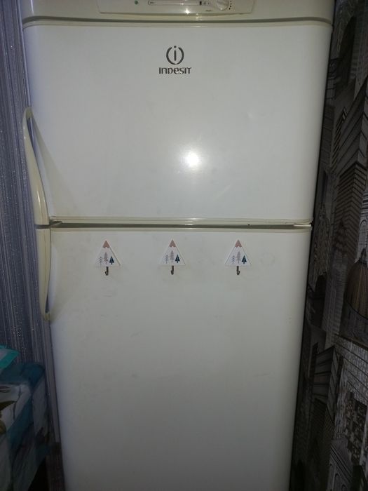 Холодильник белый