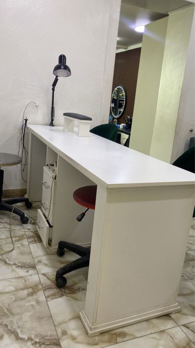 Продам маникюрный стол