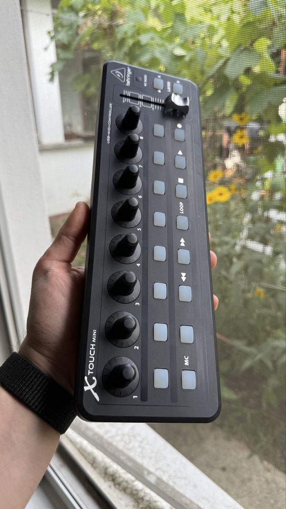 Controller MIDI Behringer X-Touch Mini