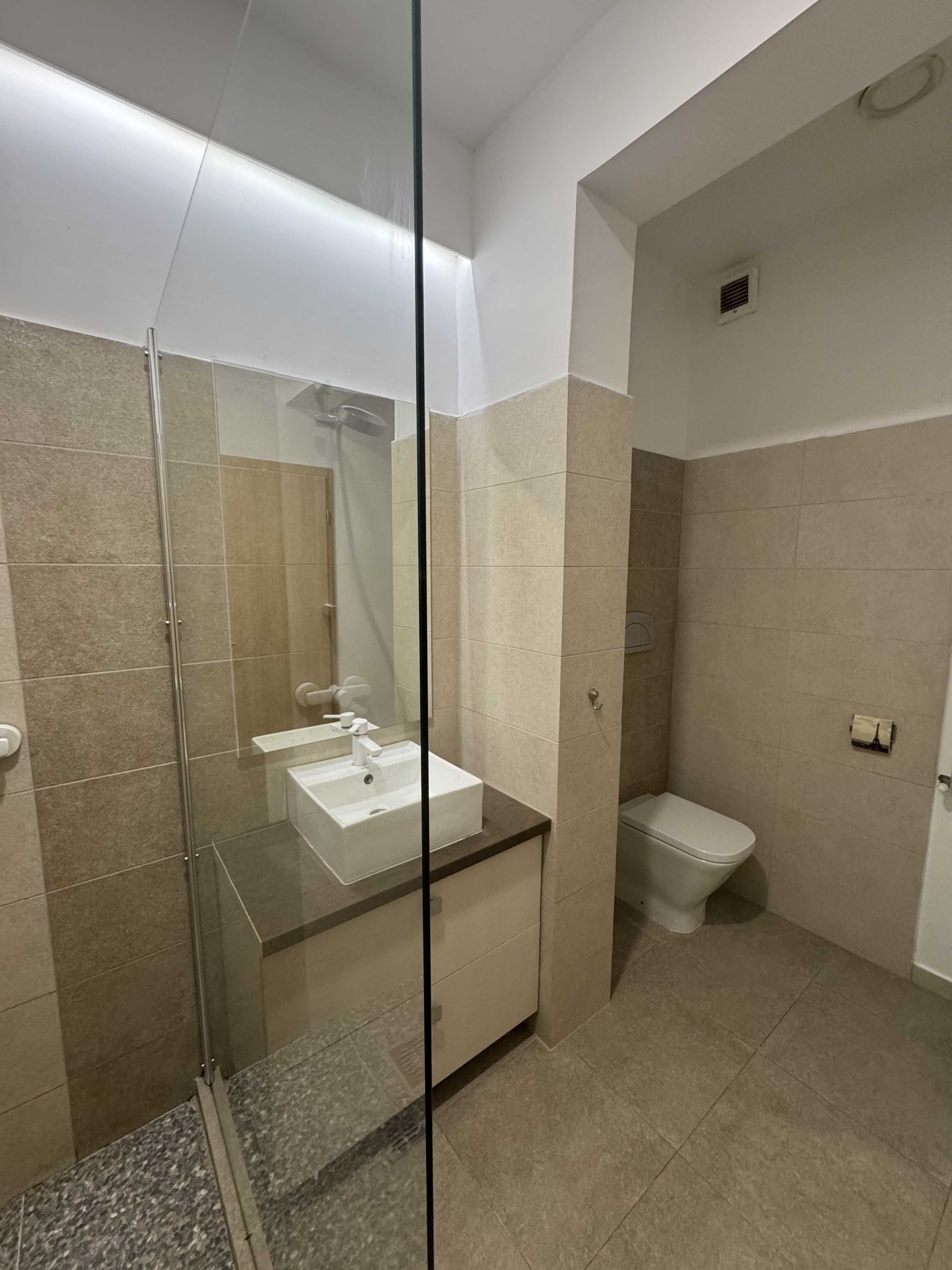 Apartament 4 camere de vanzare