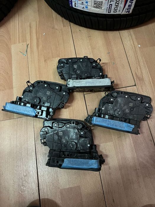 Broasca usa BMW Incuietoare usi BMW BMW G11 G12 G30 G31 G32 G14 G15 G16 G05 G06 G07 X5 X6 X7 Orginale BMW fabricatie 2023 - 27000km Broasca Portbagaj BMW G30 F90 X3 G01 DOAR SPATE