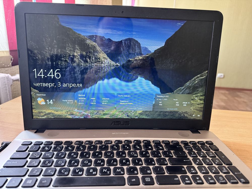 Ноутбук Asus продаю. Обмена нет