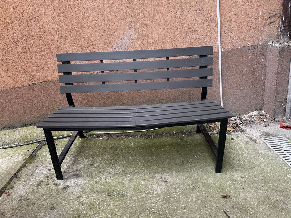 Градинска пейка