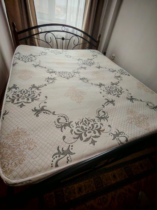 Продам кровать с матрасом