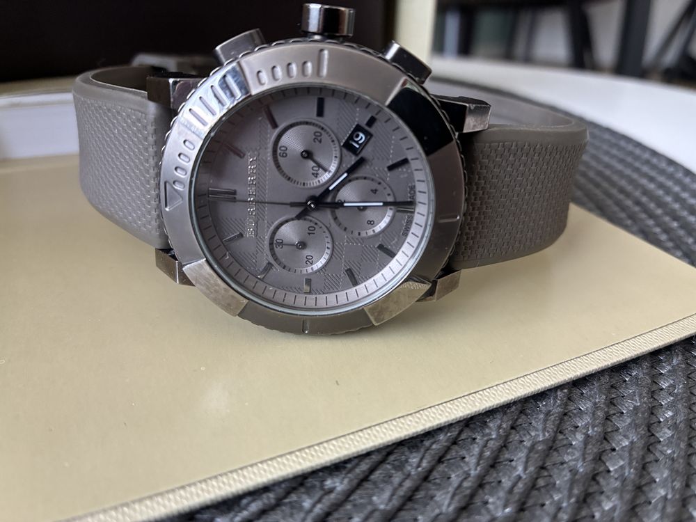 Часовник Burberry BU2302 Swiss Made