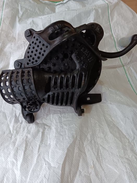 Sfarnitoare/despuitor de porumb