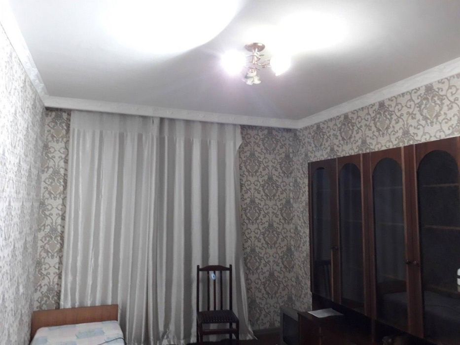 Юнусабад 19 квартал. Продается квартира 1/1/5