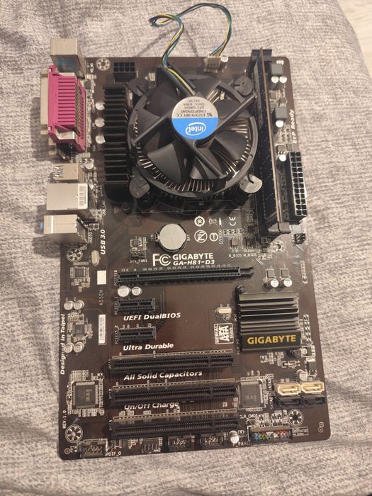 Placa de baza Gigabyte GA-h81-d3 cu procesor i3 și RAM 4GB