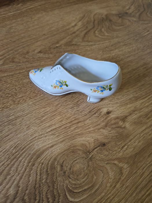 Vand portelanuri, suport lumanari,oala lut,castron/bol ciorba,etc