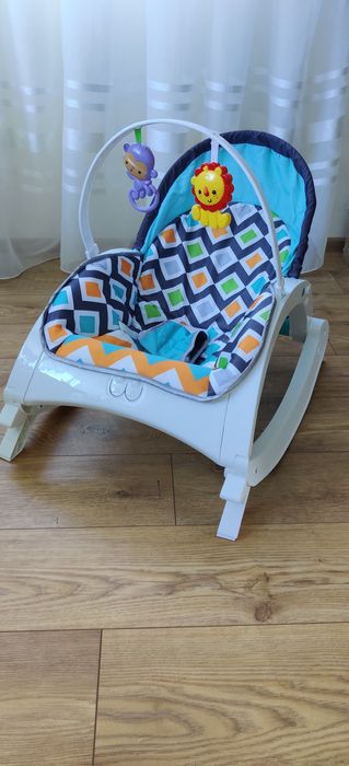 Fotoliu balansoar bebe cu vibrații și muzică.