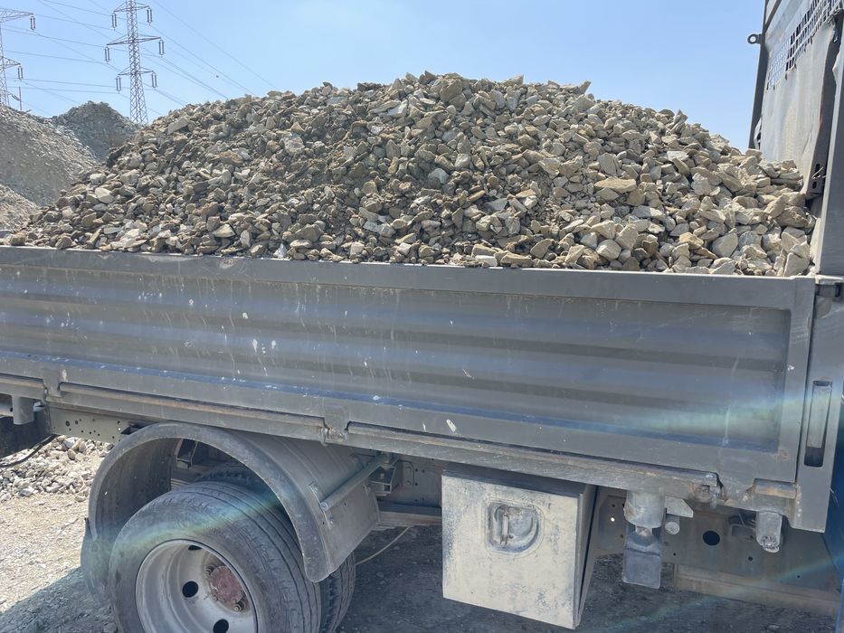 Piatra sparta concasata nisip pietris balast pamant sort margaritar