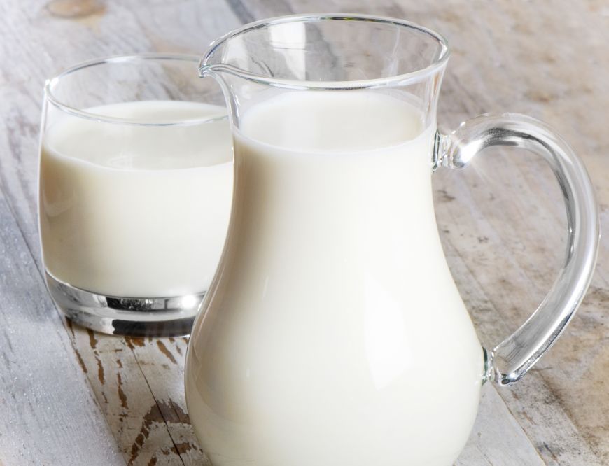 Lapte de vaca proaspat