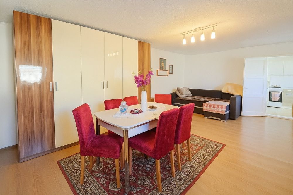 Casă cu 3 camere  curte comuna și curte proprie în Sibiu, strada Părul