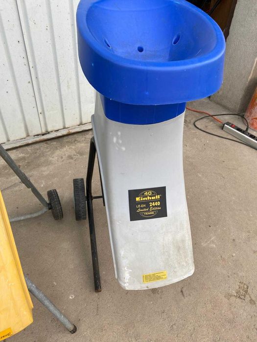 Toacator crengi , fructe