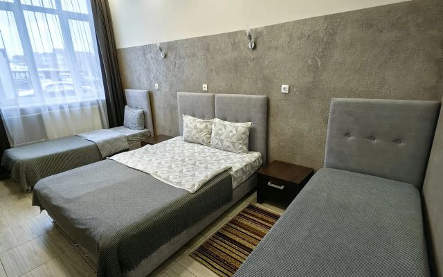 Дикат скидкада  янги мемон хона регистон оркасида