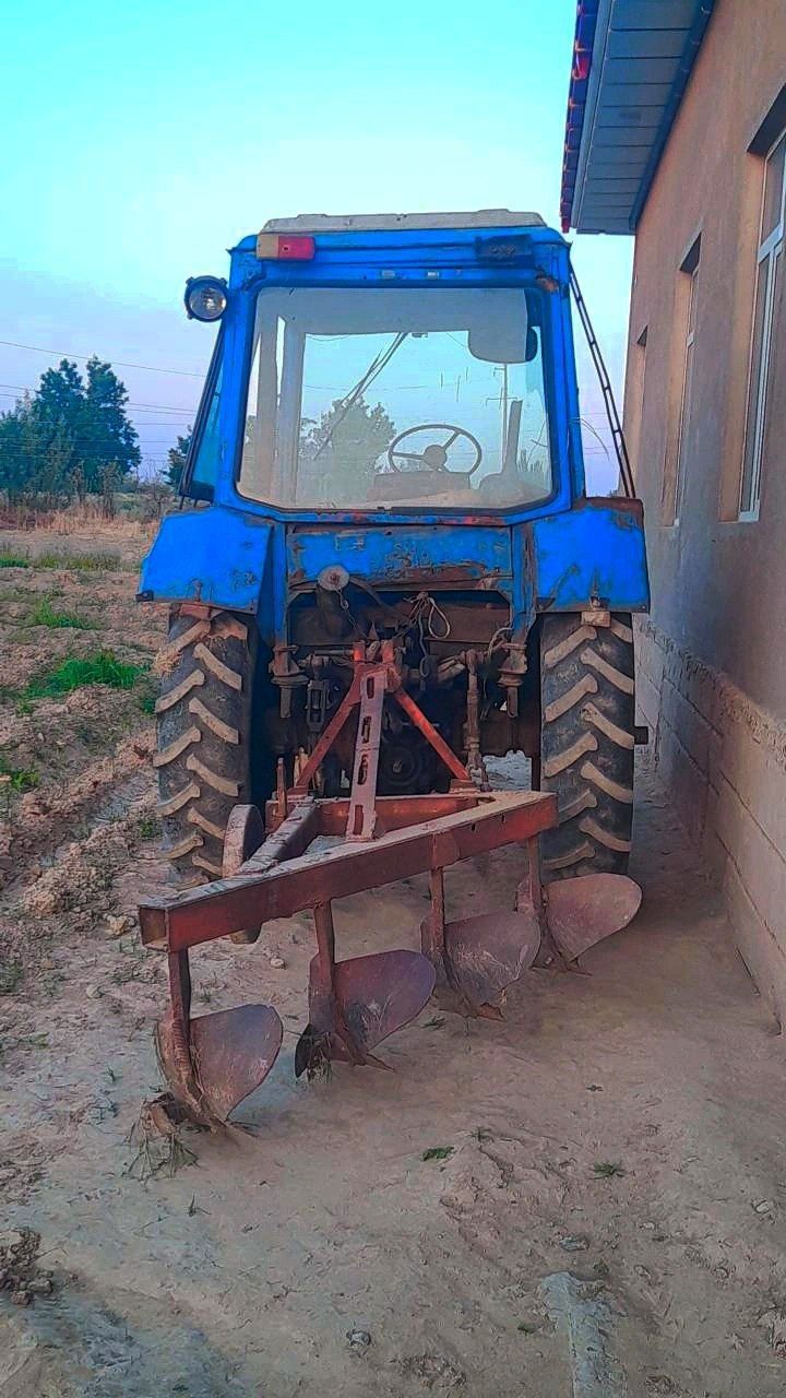 Traktor MTZ 80 gidravlicheskiy.