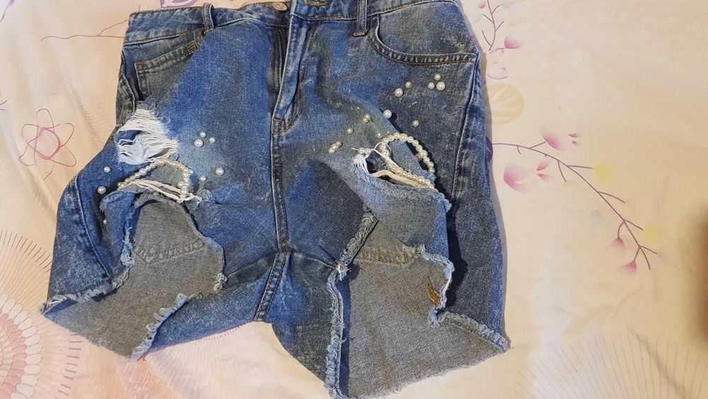 Pantaloni scurți denim originali Guess