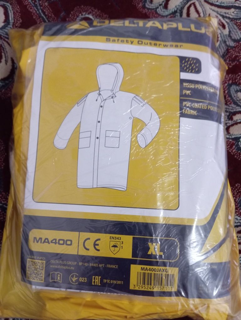 Продается плащ дождевик.