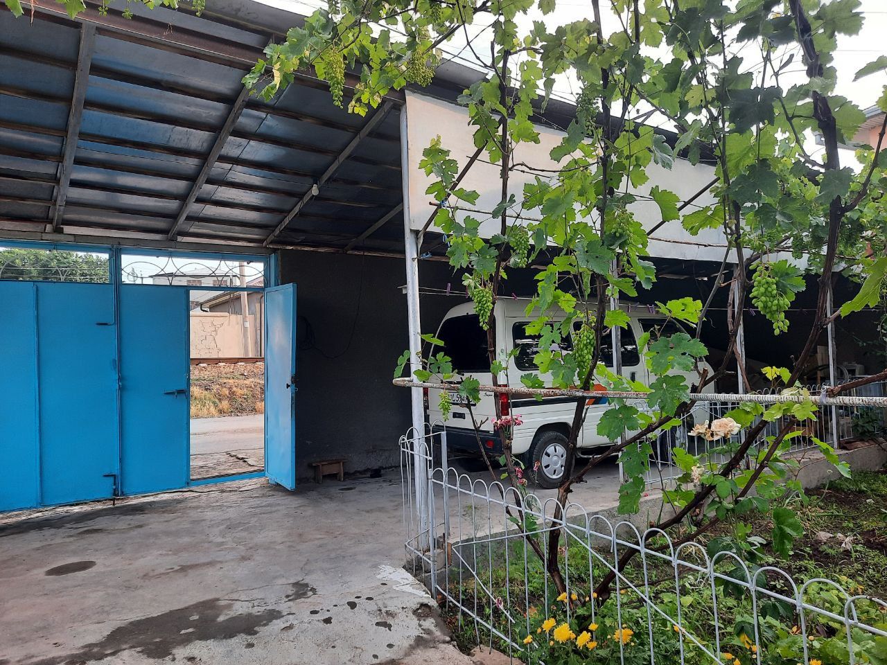 Sotiladi 6 sotix uchaska gazalkent yaqinida