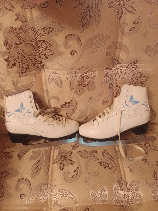 Продам Коньки , размер 35