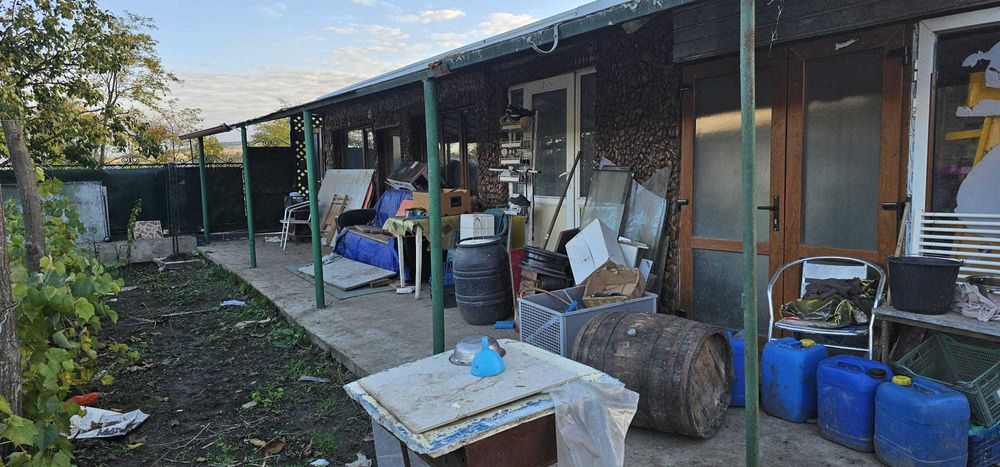 De vanzare teren cu dependințe (casa și magazie) în comuna Grivița