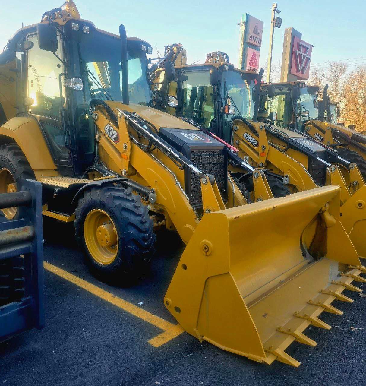 Ekskavator-yuklagich CAT 432