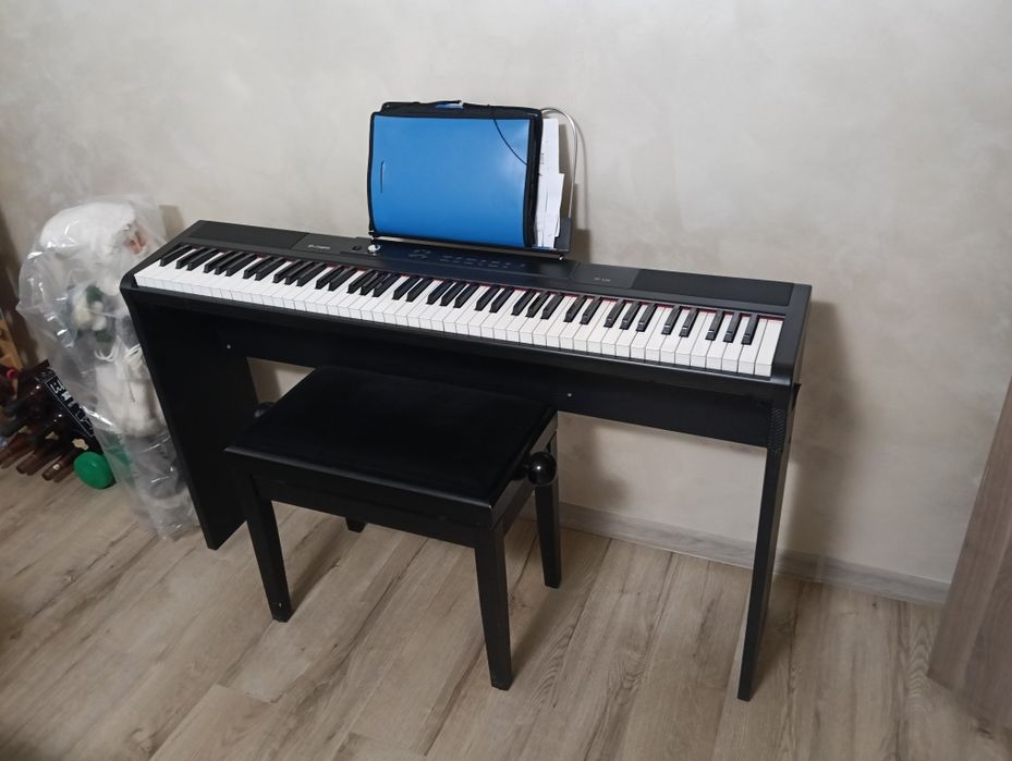 Vând pianina Thomann