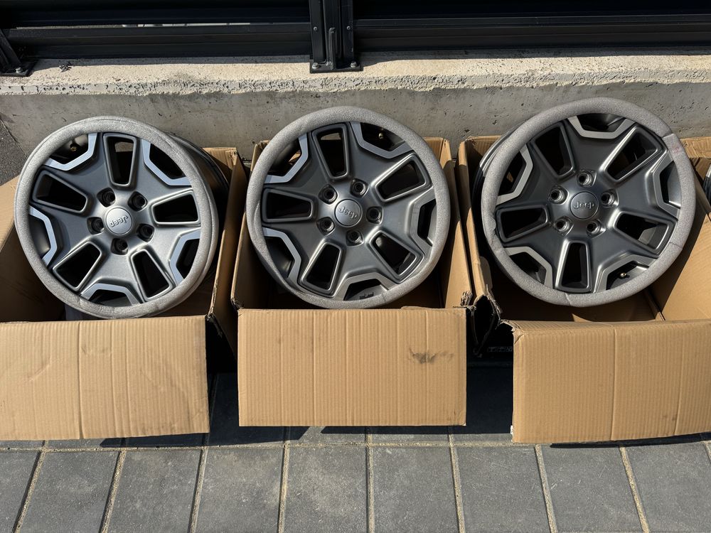 Jante Orig. Jeep Wrangler 17x9 5x114.3/5x127 cu 4 distantieri de 30mm