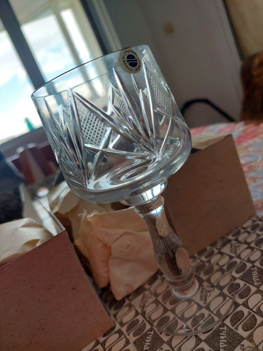 Стъклени чаши със столче( КРИСТАЛНО СТЪКЛО)