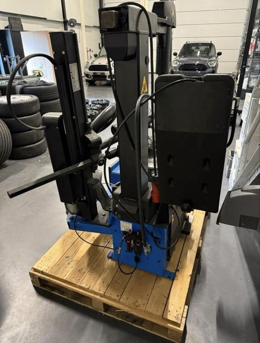 Машина за монтаж/демонтаж на гуми