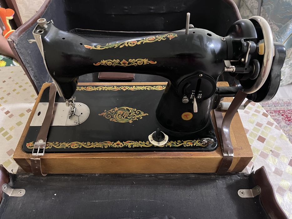 Продам швейную машину