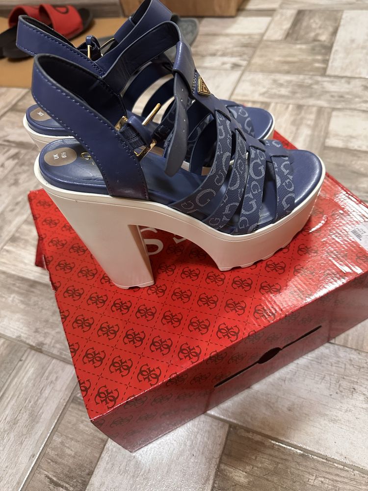Дамски сандали Guess