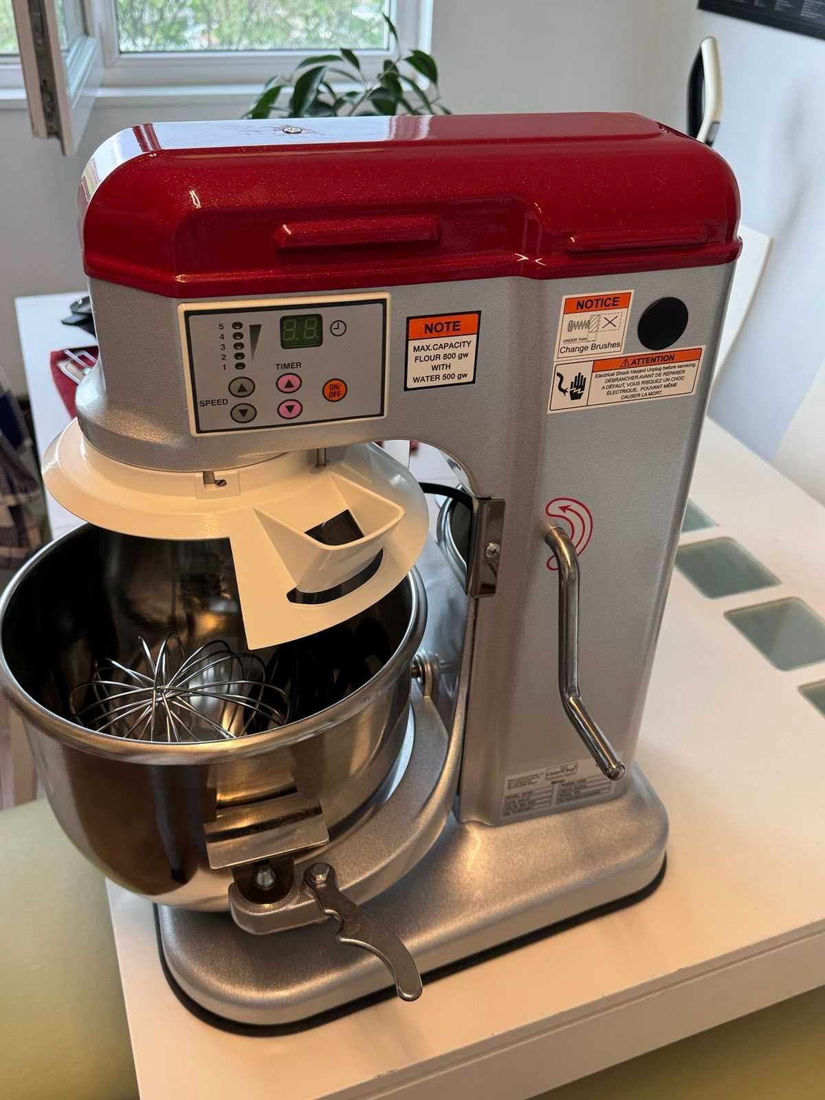 Професионален МИКСЕР "CaterChef planetary mixer with 5 speeds."