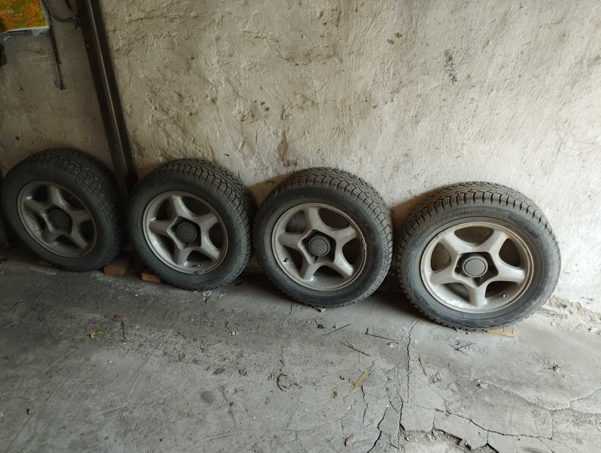 Продам шипованную зимнюю резину с дисками Nokian.