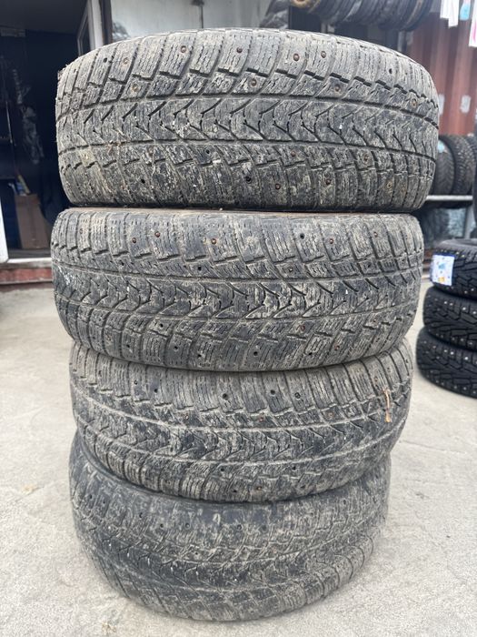 Продам шины в хорошем состоянии 215x60x16