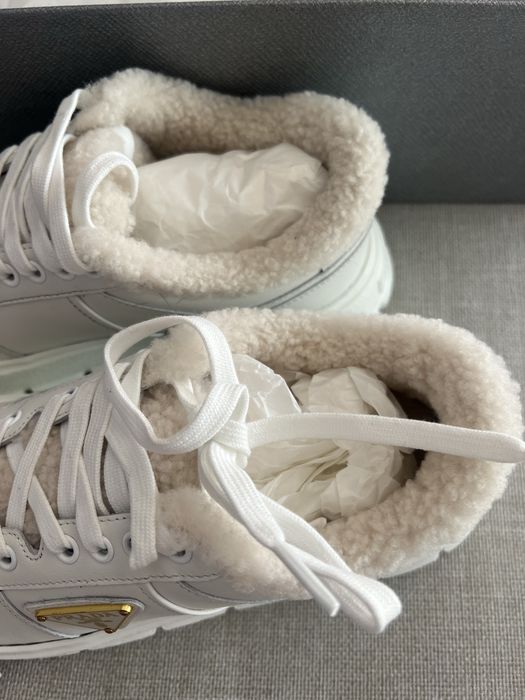 Бели маратонки Prada