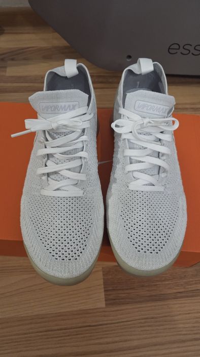Vand adidasi Nike Vapormax.