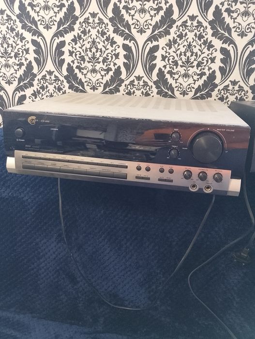 Усилвател в добро състояние работи много добре