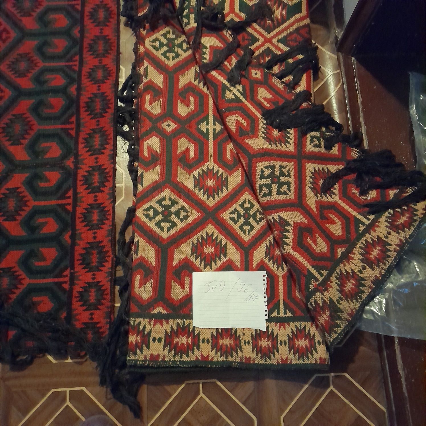 Губер и мокет тип персийски килим, жакардови пътеки